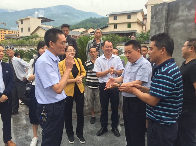 01 農工黨樂山市委主委、市政協副主席方平安深入基層開展健康扶貧調研.jpg