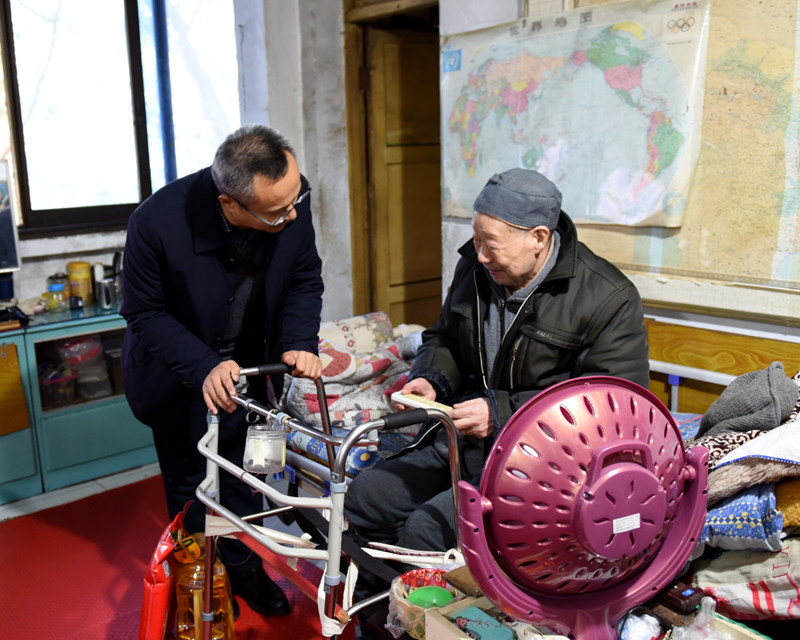 農工黨達州市委走訪慰問老黨員1 (2).png