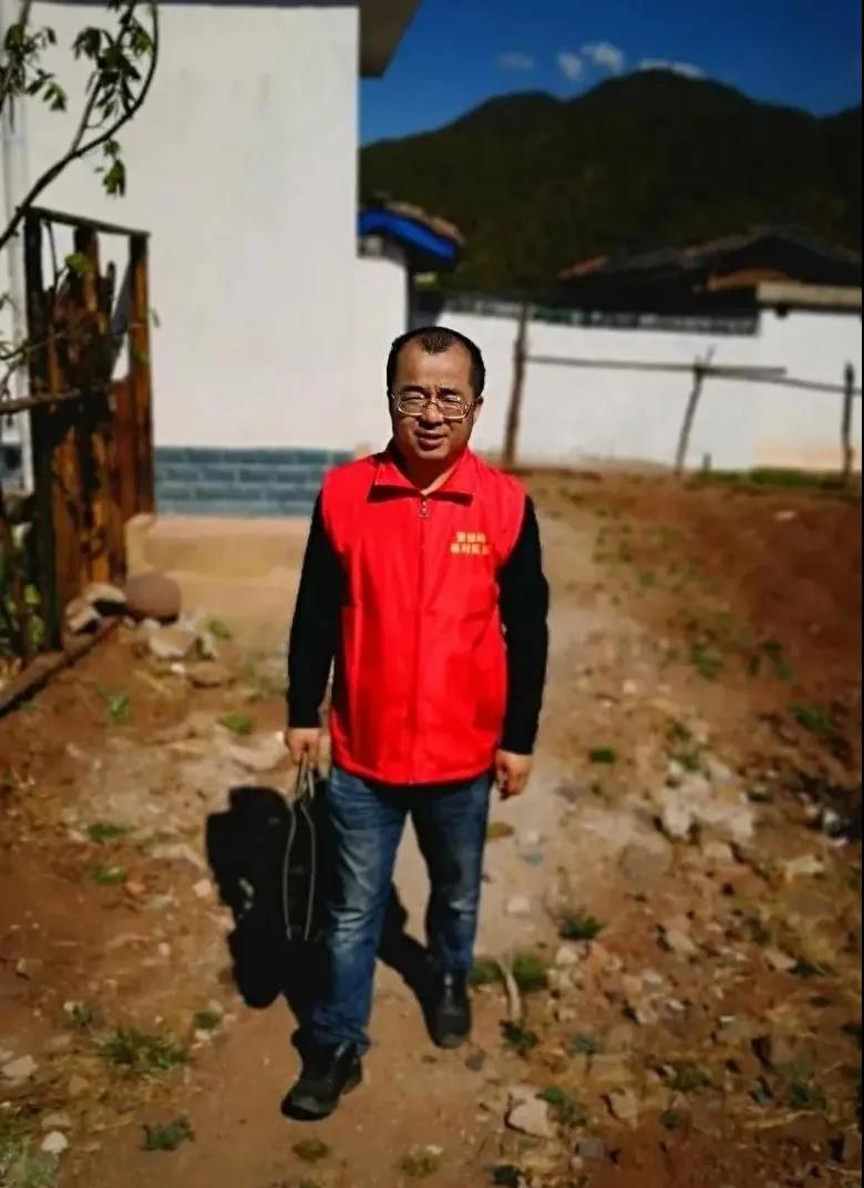 黝黑的皮膚是駐村隊員的標配。.jpg