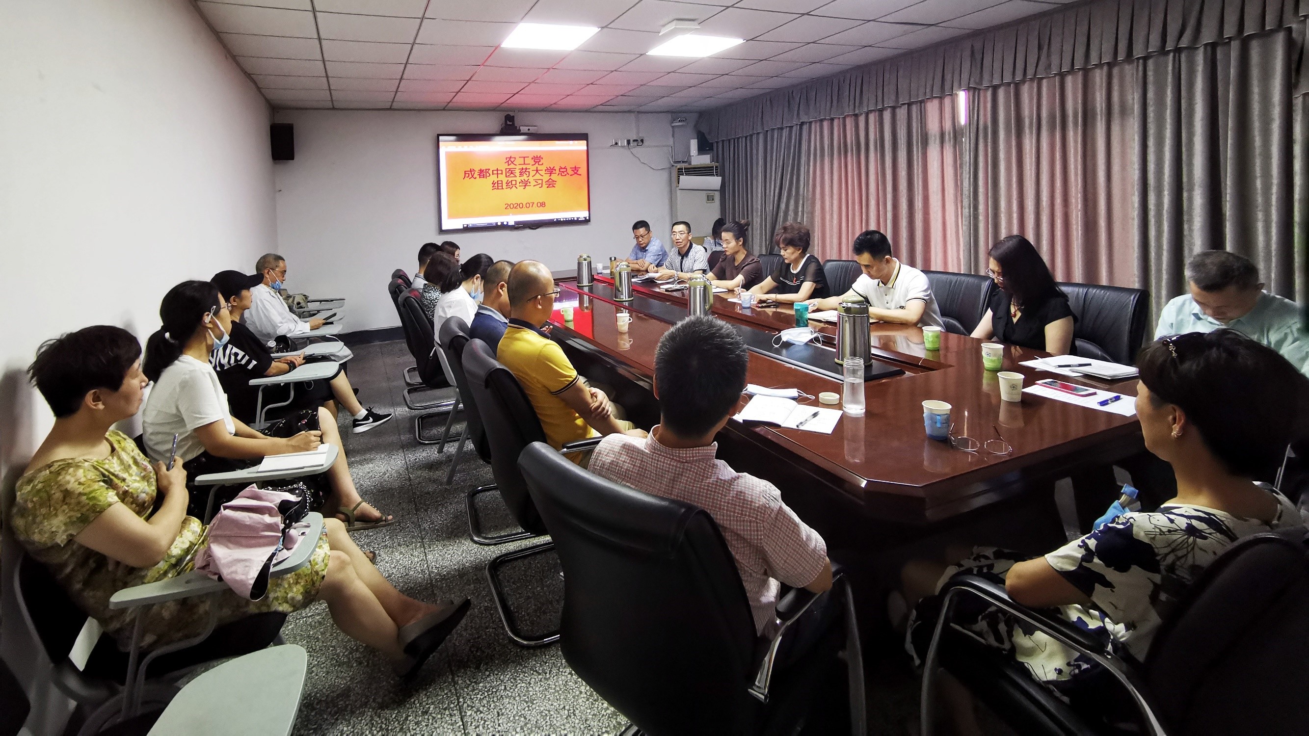 1圖1 會議現場.jpg