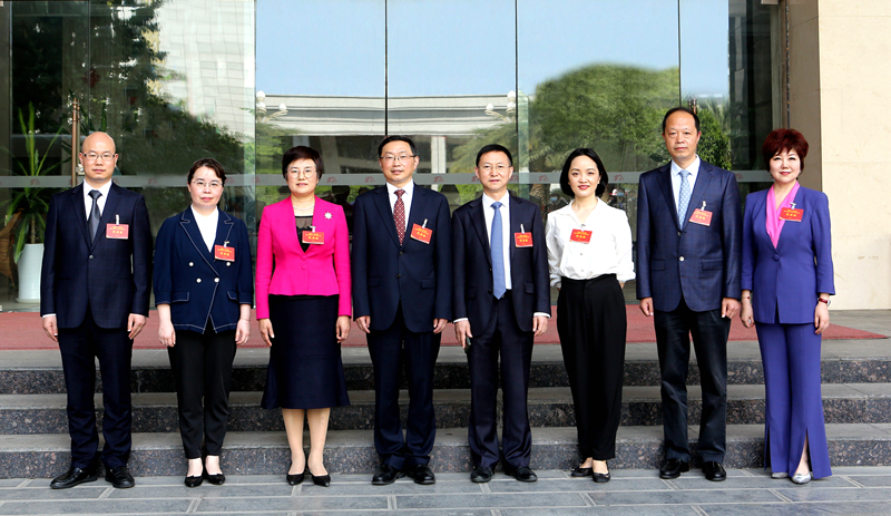 十三屆省委主委副主委合影 800.jpg